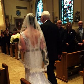 Korte Bruiloft Sluier met Gedeeltelijke Kant Elegante Bruids Sluier met Kam Wit Ivoor Veil voor Bruid Hoofd Accessoires