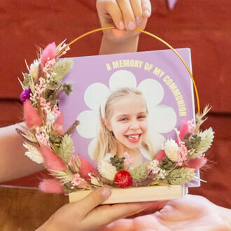 Krans met gedroogde bloemen roze/paars en 1 fotokaart