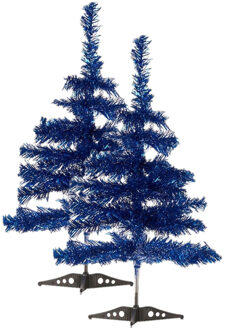Krist+ 2x stuks kleine ijsblauwe kerstbomen van 60 cm