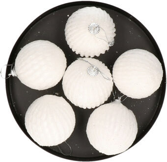 Krist+ gedecoreerde kerstballen - 6x st - wit relief - kunststof - 6 cm