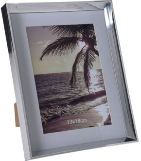 Kunststof fotolijst zilver geschikt voor een foto van 13 x 18 cm - Fotolijsten Zilverkleurig