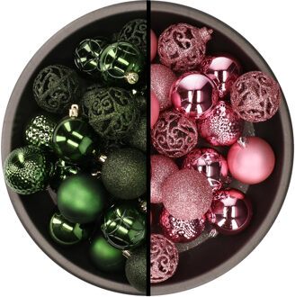 Kunststof kerstballen 74x stuks donkergroen en roze 6 cm
