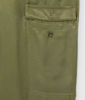 Lacoste Women's Lacoste Oversized Satin Cargo Pants in Khaki - maat Salie Groen