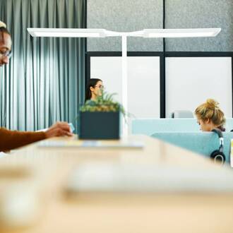 LED vloerlamp Yara.double 4.000 K, BT, LTX, zilver zilver metallic, satijn