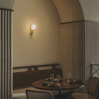 LED wandlamp Perlina, goudkleurig, dimbaar goud mat, opaal