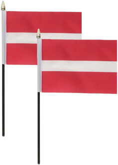 Letland - 4x - mini vlaggetje van 10 x 15 cm op stokje - Landen vlag - H27 cm