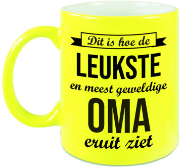 Leukste en meest geweldige oma cadeau koffiemok / theebeker neon geel 330 ml - feest mokken