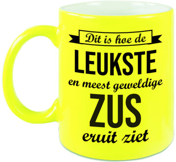 Leukste en meest geweldige zus cadeau koffiemok / theebeker neon geel 330 ml - feest mokken