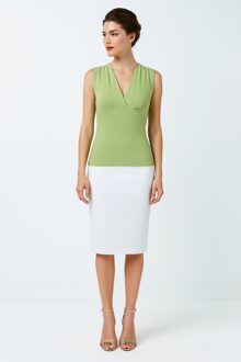 Lichtgroene, mouwloze aansluitende top met V-hals, zachte viscosemix - maat EU 44 / UK 16 Licht Groen