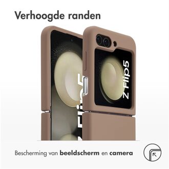 Liquid Silicone Backcover met MagSafe voor Samsung Galaxy Z Flip 5 Telefoonhoesje Bruin