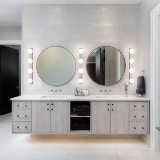 Lis LED spiegellamp, 4-lamps chroom, wit gesatineerd