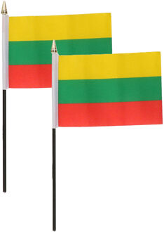 Litouwen - 2x - mini vlaggetje van 10 x 15 cm op stokje - Landen vlag - H27 cm