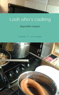 Look who's cooking - Boek Annemike F.R. van der Meiden (9463189696)