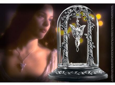 Lord of the Rings: Arwen Evenstar Pendant Display