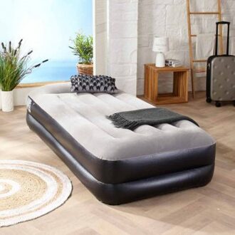 Luchtbed met geïntegreerde pomp