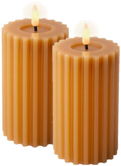 Lumineo luxe LED kaars/stompkaars - 2x st - bruin ribbel - D7,5 x H15 cm - timer