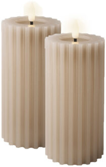 Lumineo Luxe LED kaarsen/stompkaarsen - 2x st - lichtgrijs - ribbel - D7,5 x H17,3 cm - timer