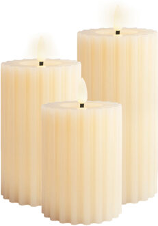 Lumineo Luxe LED kaarsen/stompkaarsen - set 3x - creme wit ribbel - D7,5 x H12,5 en H15 en H17 cm - timer - LED kaarsen Crème