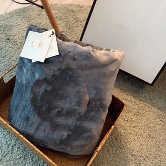 Luxe Adel Deken Noordelijke C Letters Deken Sjaal Hand Zachte, Warme Airconditioning Sofa Rode Deken licht grijs