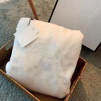 Luxe Adel Deken Noordelijke C Letters Deken Sjaal Hand Zachte, Warme Airconditioning Sofa Rode Deken wit