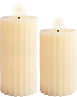 Luxe LED kaarsen/stompkaarsen - set 2x - creme wit ribbel - D7,5 x H15 en H17 cm - timer - LED kaarsen Crème