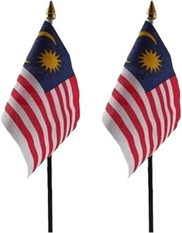 Maleisie - 2x - mini vlaggetje van 10 x 15 cm op stokje - Landen vlag - H27 cm