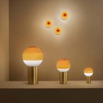 Marset tafellamp Dipping Light S, amber/messing barnsteen, geborsteld messing