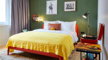 Max Brown Htl 7th District, part of Sircle Collect