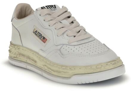 Medalist Versleten Sneakers Ivoor