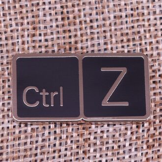 Media Tweets Door Ctrl-Z Pin Badge Broche