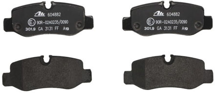 Mercedes Benz Remblokken set 13046048822