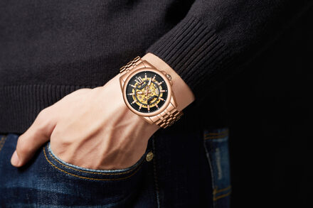 Met de hand geassembleerd Anthony James Limited Edition Mystique Automatic Rose horloge Rosé