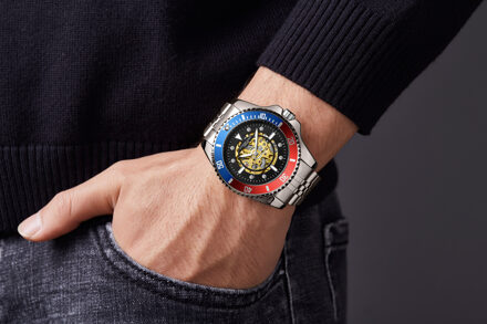 Met de hand gemonteerd, beperkt verkrijgbaar, automatisch Skeleton Sports Steel-horloge van Anthony James Zilver