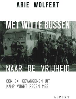 Met witte bussen naar de vrijheid - Boek Arie Wolfert (9463383778)