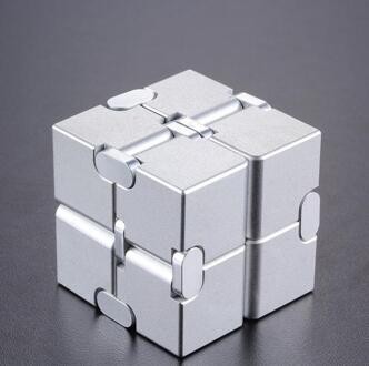 Metalen Infinity Vinger Angst Stress Cube, Huis Of Kantoor Decompressie Speelgoed, beste Voor Stress Angst Relief Voor Kids Volwassenen Sliver
