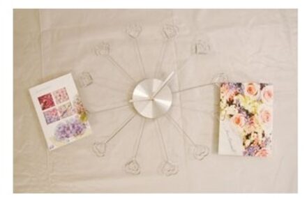 Metalen klok met kaarthouders 35 cm