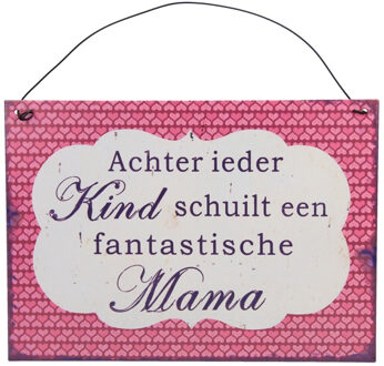 metalen tekstbord achter ieder kind