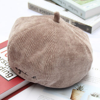 MIARA. L alfabet geborduurde chenille baret casual mode achthoekige hoed vrouwen veelzijdige pompoen hoed type1