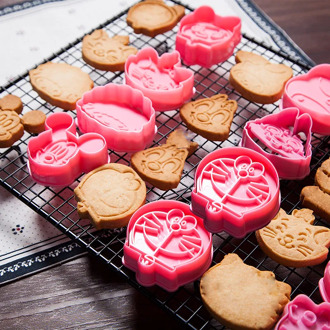 Mickey mouse Roasting Tool 3D Biscuit Mould Cartoon Animal Plastic Curved Cookie Mold Decorating Plunger Cutter