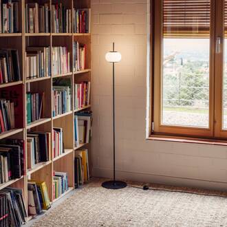 Milan Astros vloerlamp 135 cm zwart (RAL9005), opaal