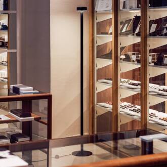 Milan Peak Lane LED vloerlamp zwart 170 cm mat zwart (RAL9005), opaal