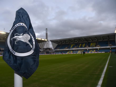 Millwall vs Charlton Athletic (Championship) (Eigen vervoer)