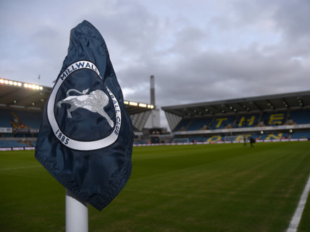 Millwall vs Oxford United (Championship) (Vliegtuig)