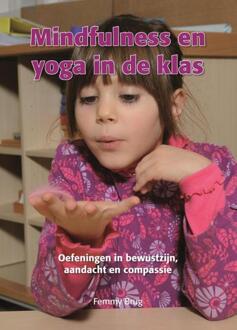 Mindfulness en yoga in de klas - Boek Femmy Brug (9088401500)