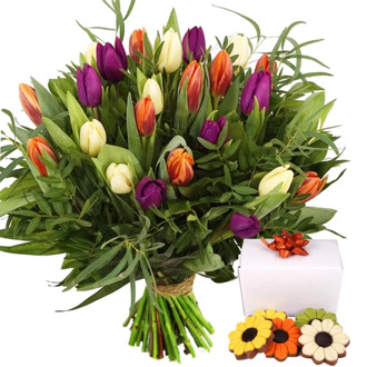 Mixed tulpen boeket en bloemetjes chocolade