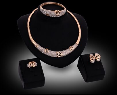 Mode Bruiloft Sieraden Set Gouden Kleur Vol Strass Ketting Bangle Ring Oorbellen Party Set