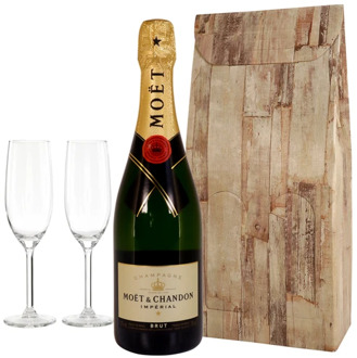 Moët Chandon en 2 champagne glazen