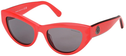 Moncler Rode Cat-Eye Zonnebril voor Moderne Vrouwen Moncler , Red , Dames - 53 MM