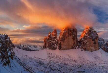Mountain Peaks In Italy Vlies Fotobehang 384x260cm 8-banen
