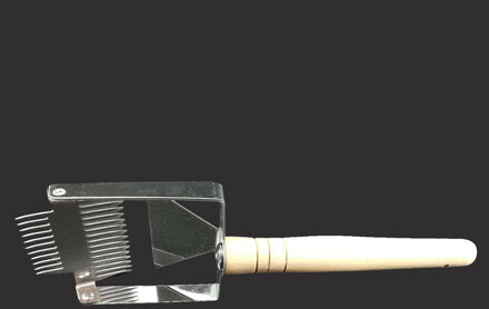 Multifunctionele Bee Schraper Bijenkorf Ontzegeld Honing Vork Rvs Bee Cut Honing Houten Handvat Honing Schraper Accessoires #20